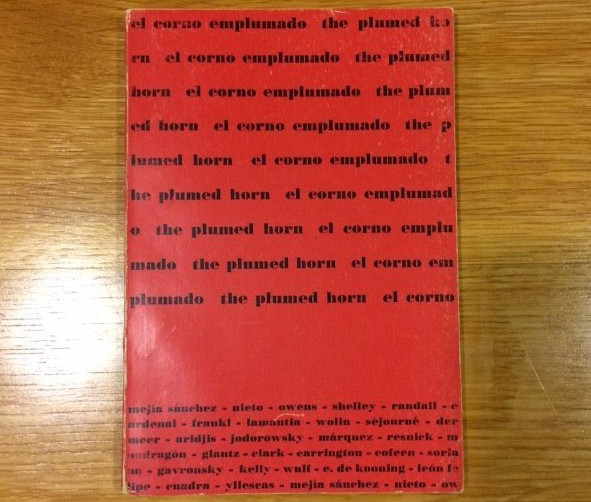 El Corno Emplumado red cover with black text